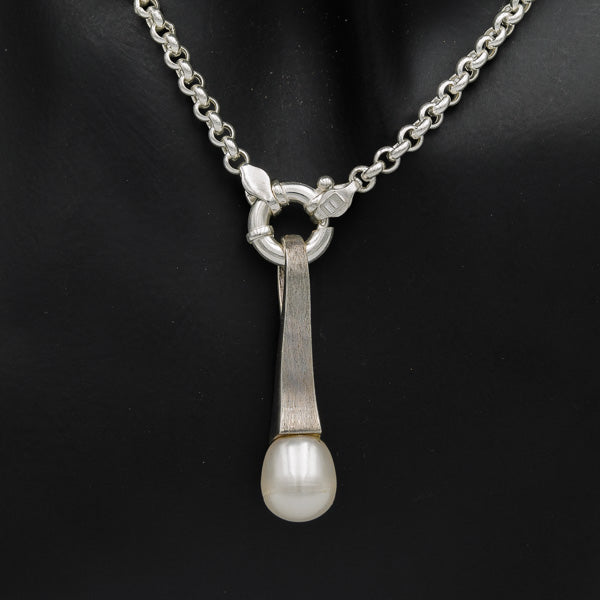 Sterling silver matt with a pearl