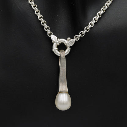 Sterling silver matt with a pearl