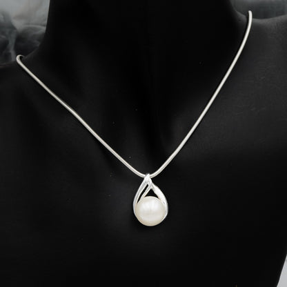 Freshwater pearl set in sterling silver