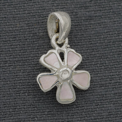 Square shaped petal daisy set in sterling silver