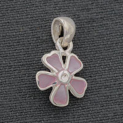Square shaped petal daisy set in sterling silver