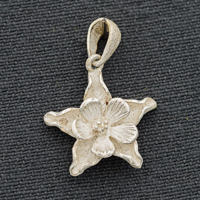 Sterling silver double daisy pendant