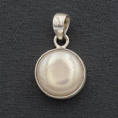 Round button pearl set in sterling silver