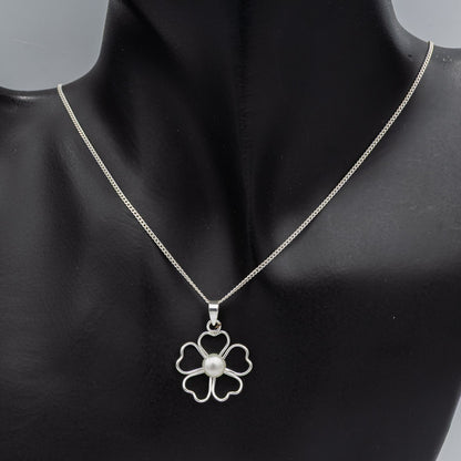 Sterling silver wire daisy with freshwater pearl