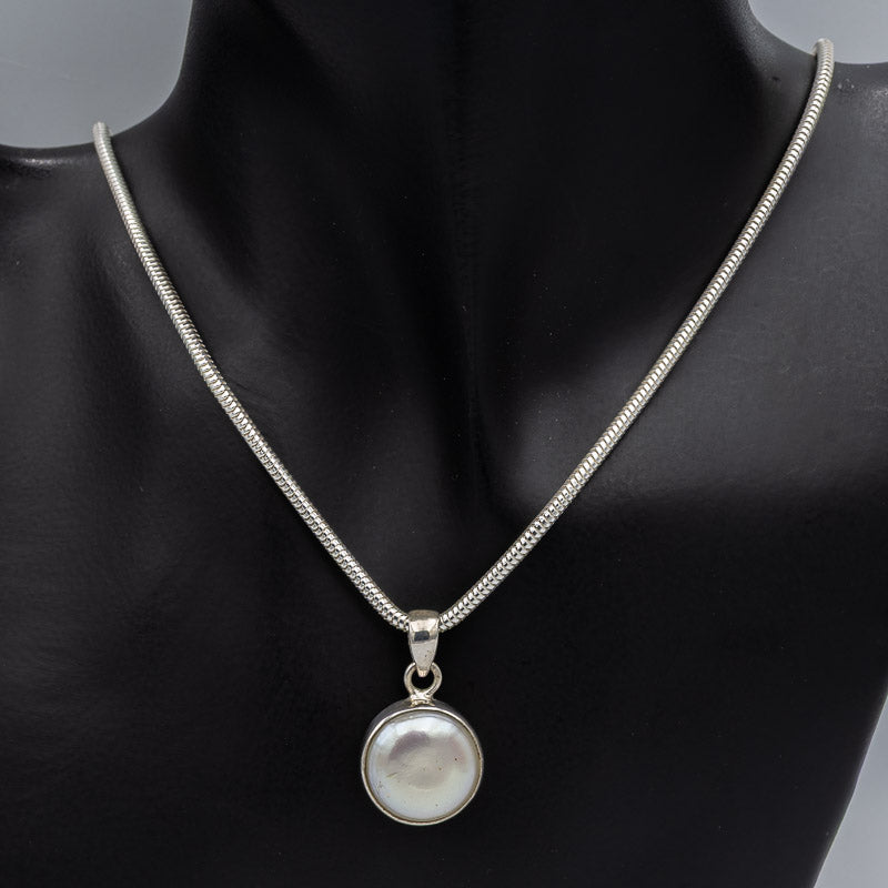 Round button pearl set in sterling silver