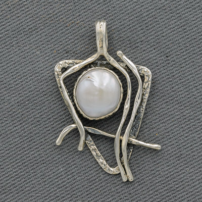 Sterling silver button pearl pendant