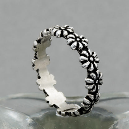 Sterling Silver Daisy Band Ring 3mm Floral Design