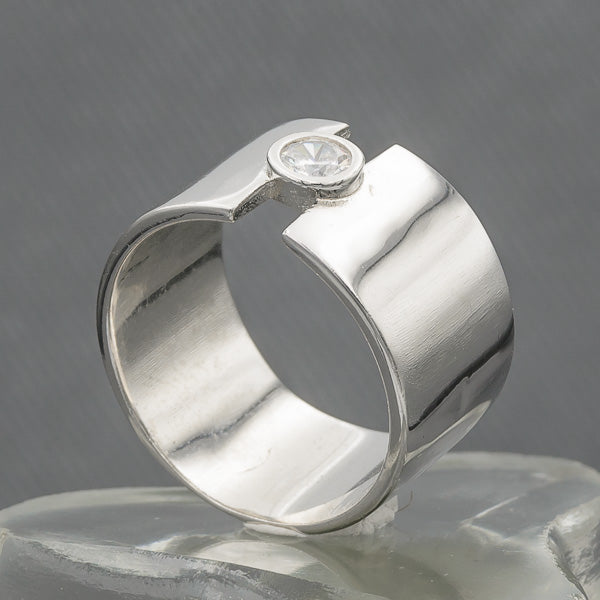 Sterling silver  ring with a cubic