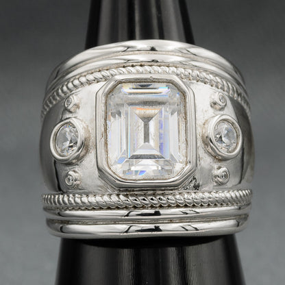 A rectangle cubic set in sterling silver ring