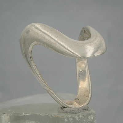 Sterling silver V ring