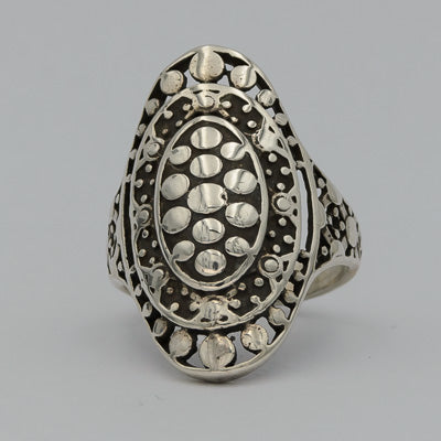 Sterling silver patterned oval ring