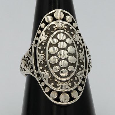 Sterling silver patterned oval ring