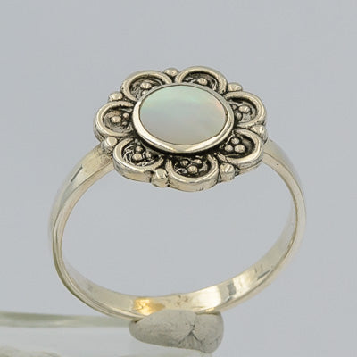 Mother of pearl set in sterling silver ring