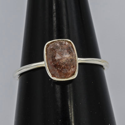 Sterling silver rose quartz stone ring.