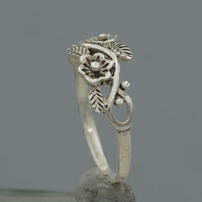 Sterling Silver Scroll Daisy Ring with Leaf Detail