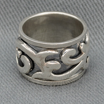 Sterling silver bold vine patterned stress ring