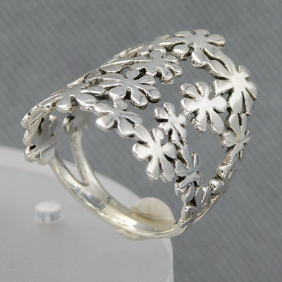 Sterling silver daisy ring