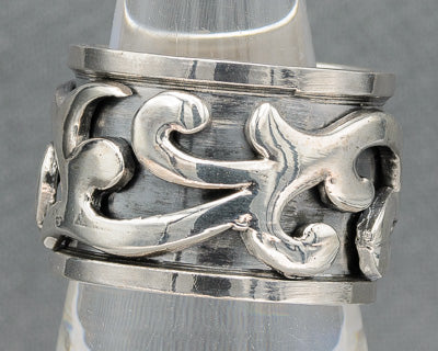Sterling silver bold vine patterned stress ring