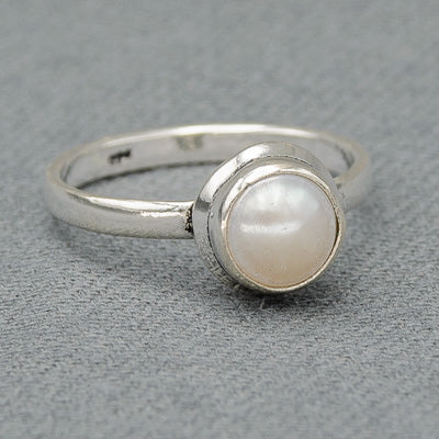 Sterling silver freshwater pearl ring