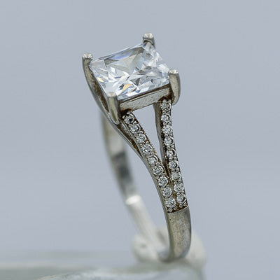 Sterling silver ring with a Square cubic on a split shank band