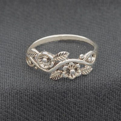 Sterling Silver Scroll Daisy Ring with Leaf Detail