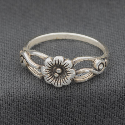 .Sterling Silver Daisy Ring Split Shank Floral Design