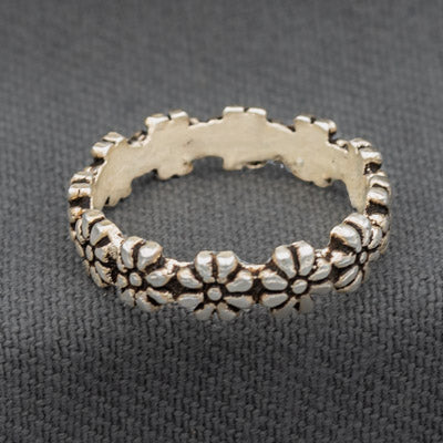 Sterling Silver Daisy Band Ring 3mm Floral Design