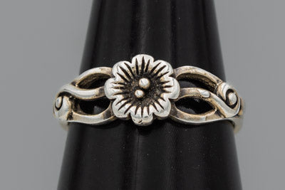 Sterling Silver Daisy Ring Split Shank Floral Design