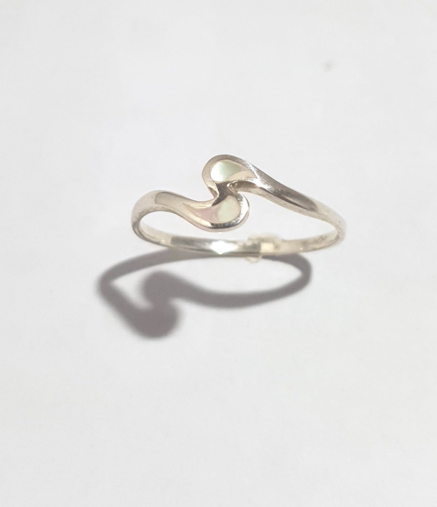 Silver wave with mother of pearl ring
