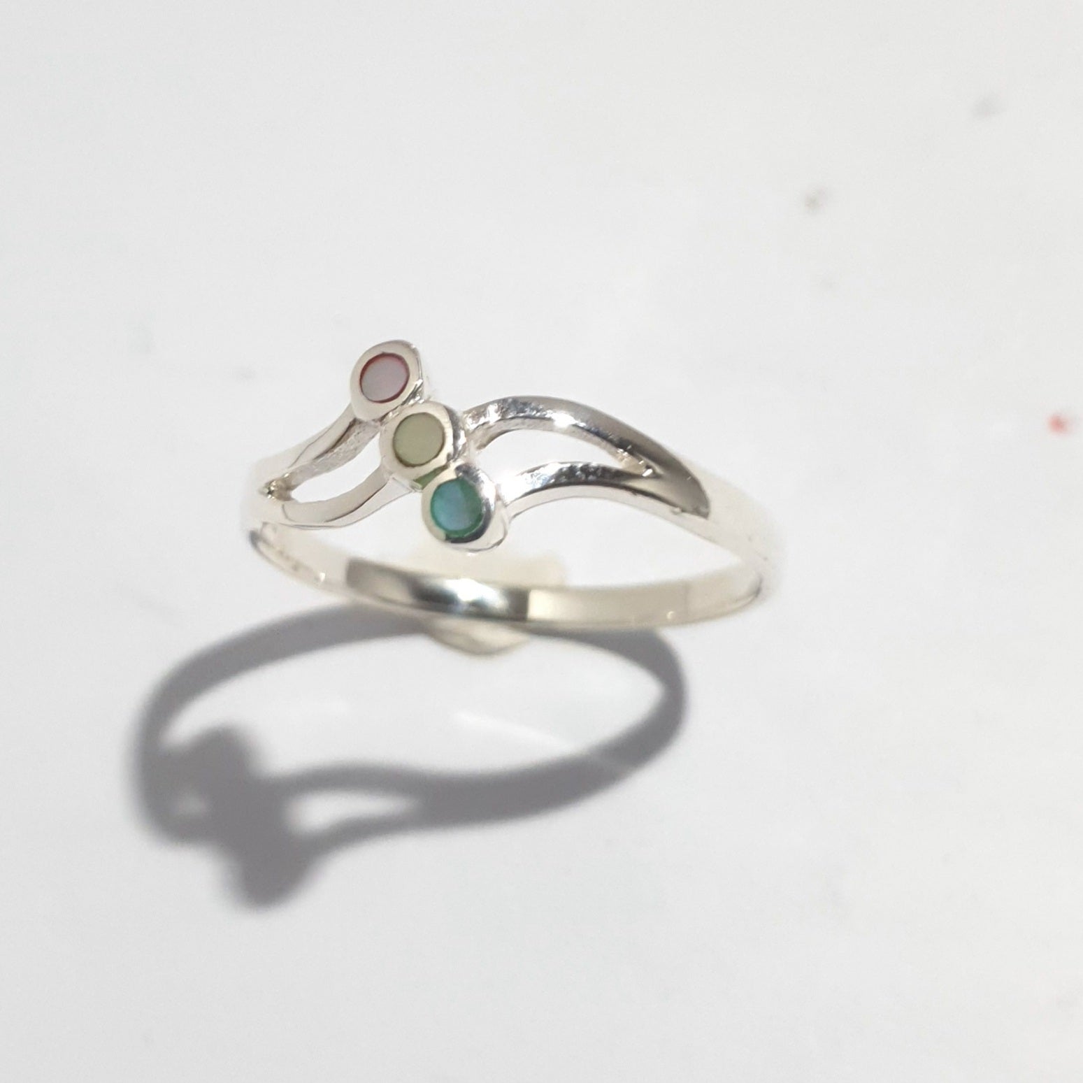 Silver ring with 3 colour MOP