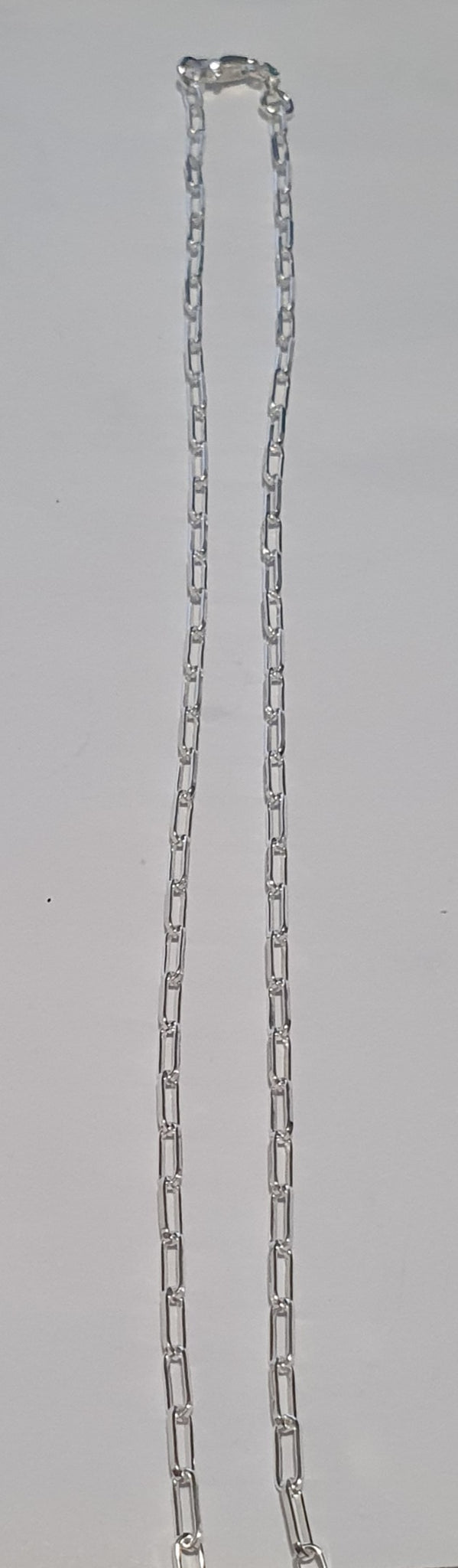Thin paperclip chain