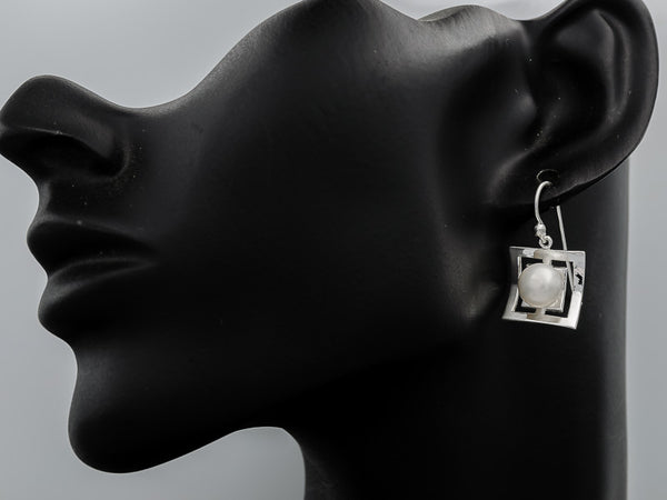Square silver dangling with a pearl