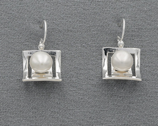 Square silver dangling with a pearl