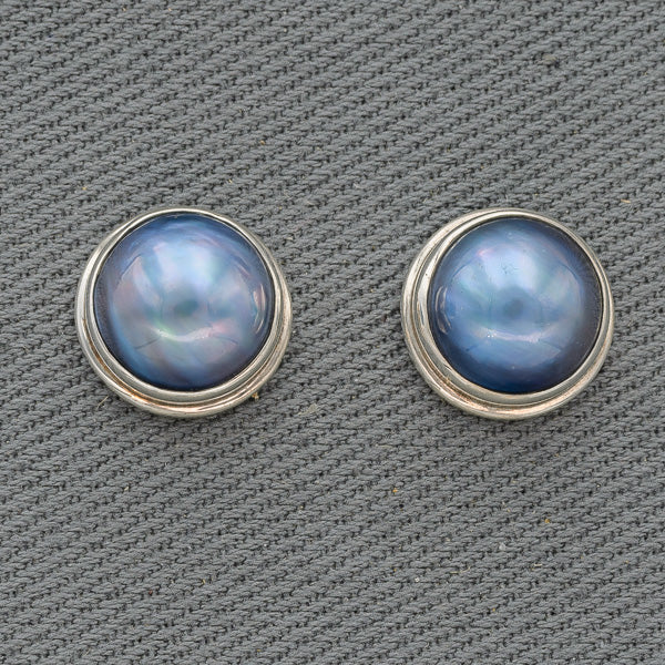 Blue mabe' set in silver