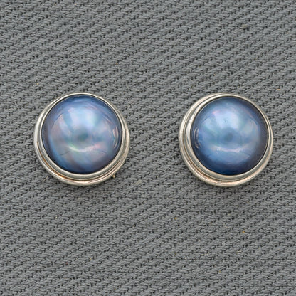 Blue mabe' set in silver