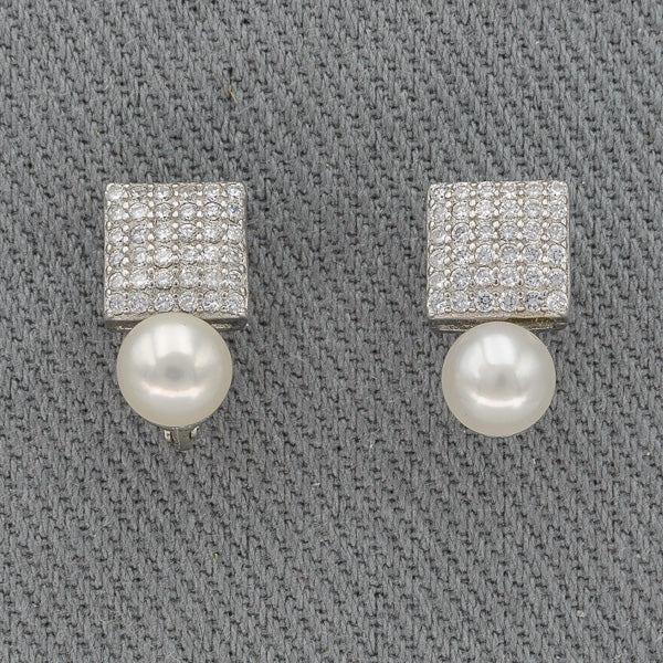 Cluster cubic and pearl earring