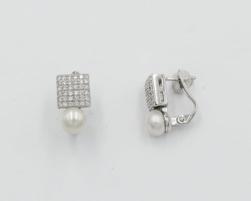 Cluster cubic and pearl earring