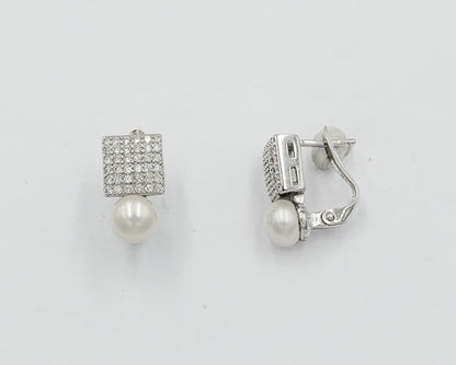 Cluster cubic and pearl earring