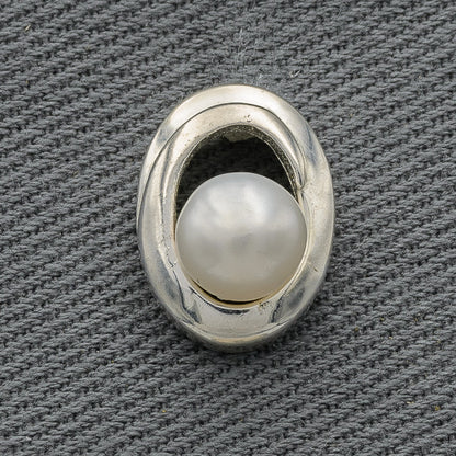 silver oval with freshwater pearl