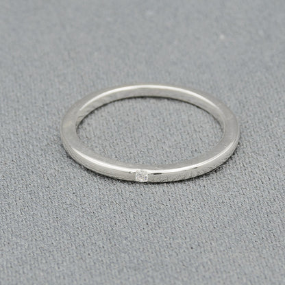 Thin band with sunken cubic