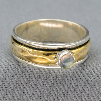 Spinning ring with labradorite