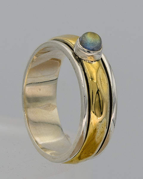 Spinning ring with labradorite