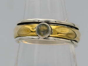 Spinning ring with labradorite