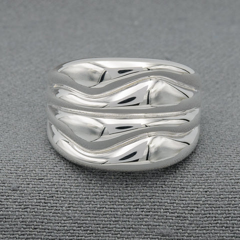 Bold ring with flowing lines