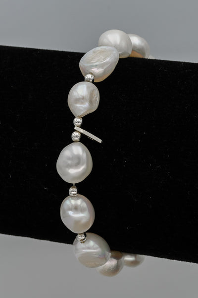 Baroque pearl bracelet on elastic