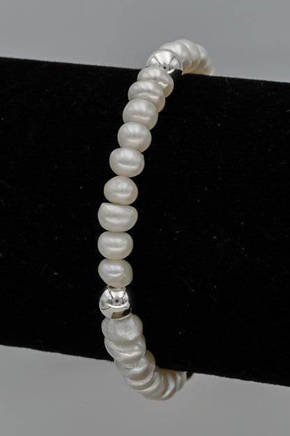 Frechwater pearl on elastic bracelet