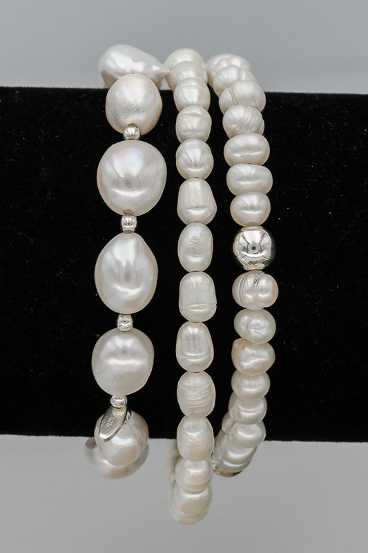 Frechwater pearl on elastic bracelet