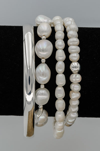 Frechwater pearl on elastic bracelet